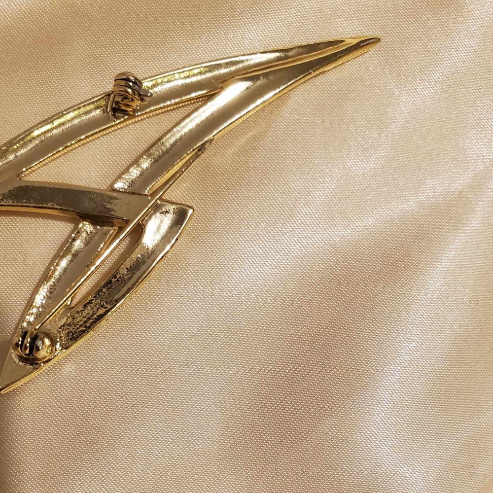 GOLD PLATED BROOCH - Picture 3 of 3